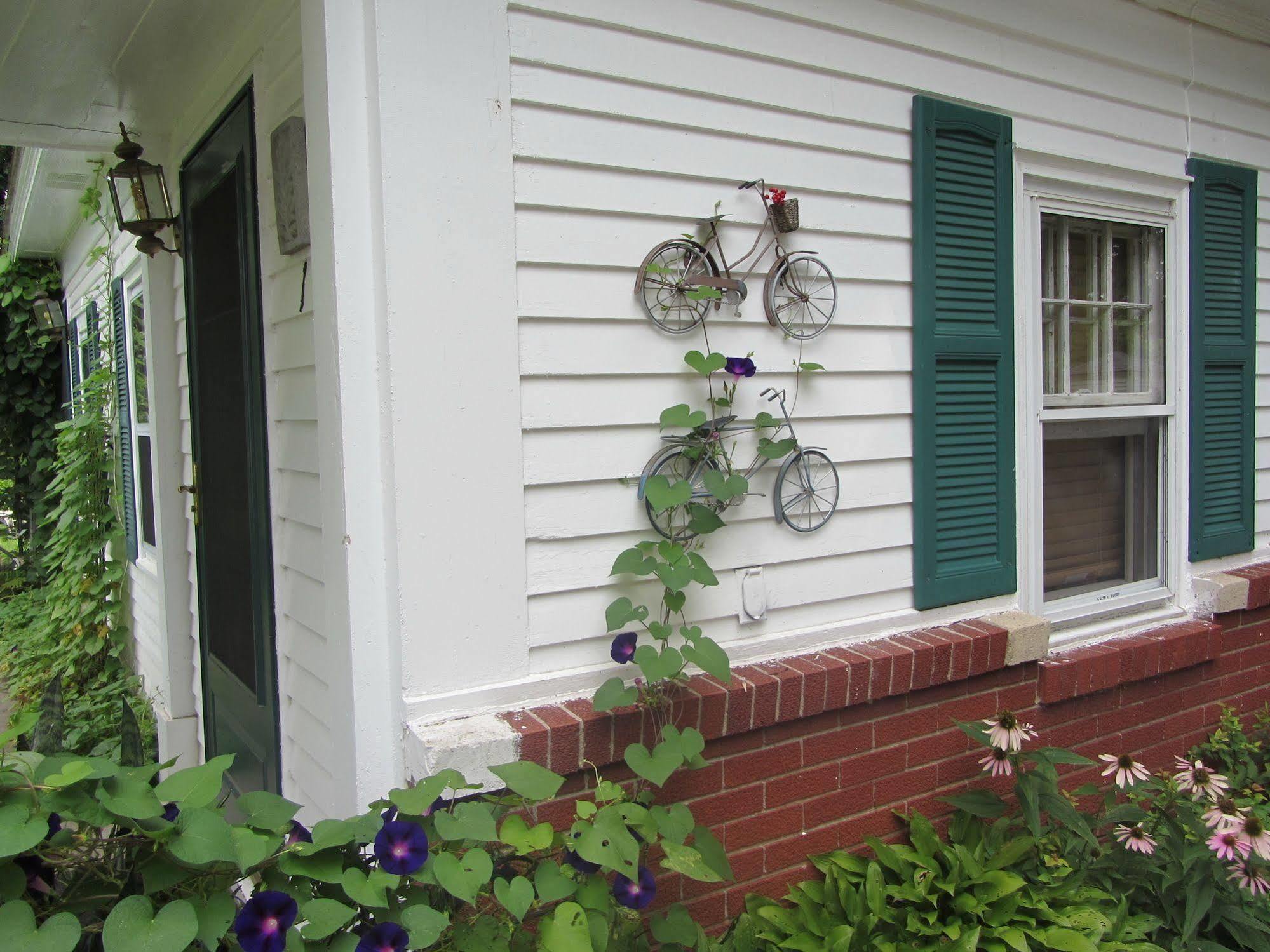 Oak Park Inn Whitehall Exterior photo