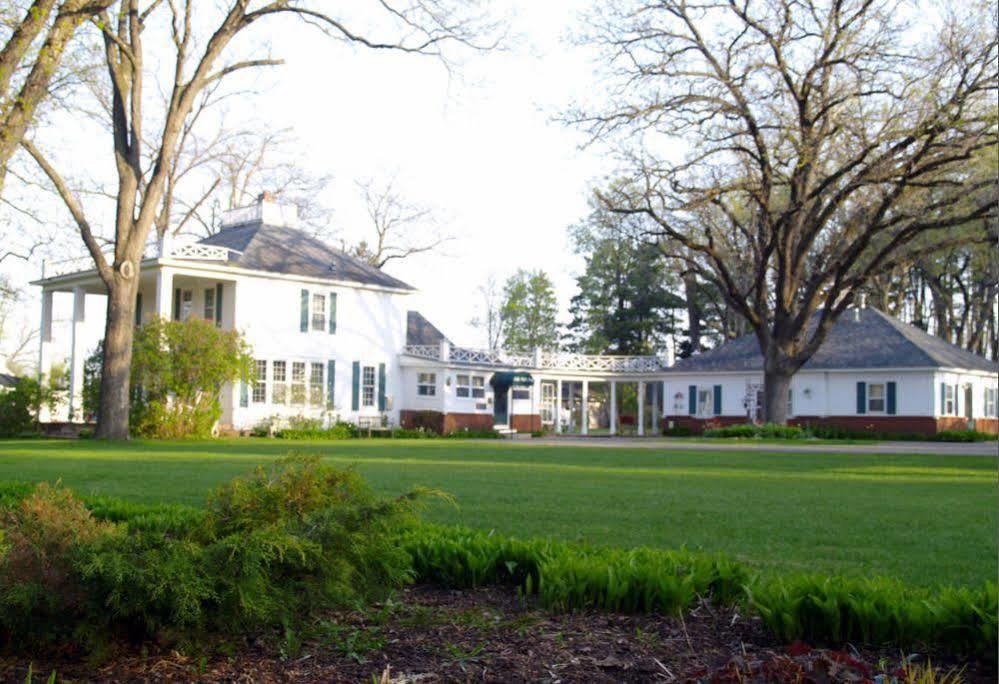 Oak Park Inn Whitehall Exterior photo