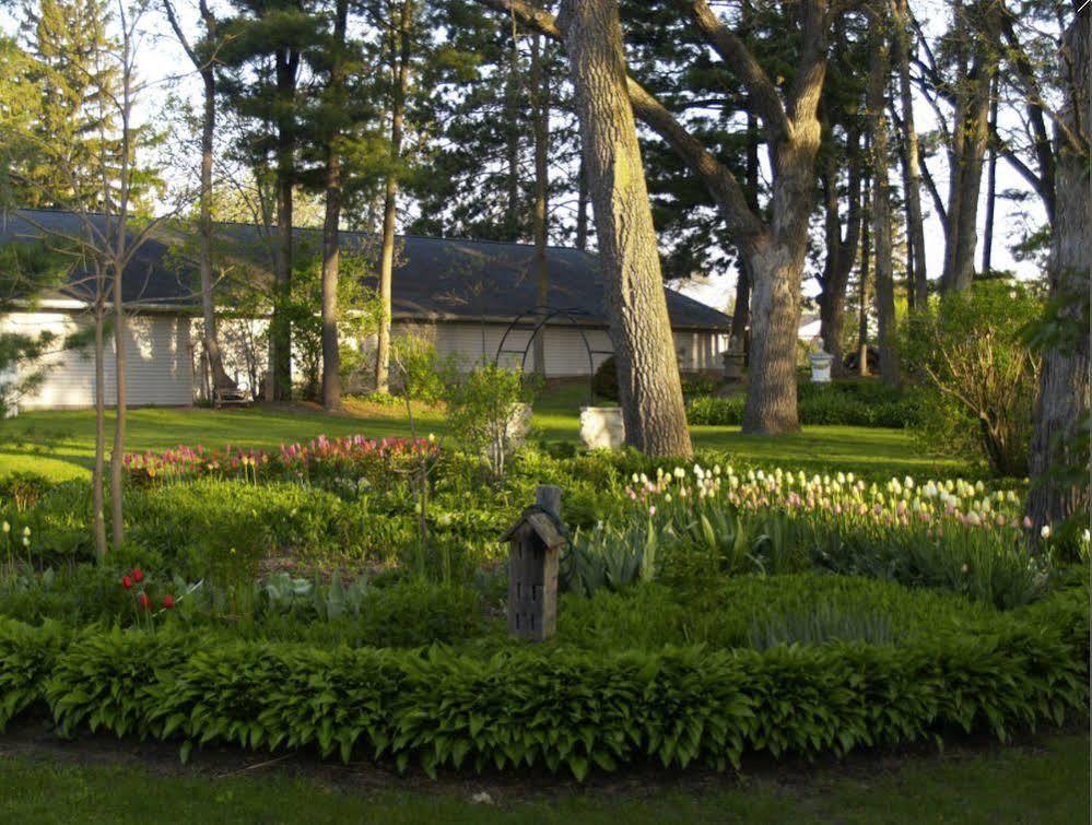 Oak Park Inn Whitehall Exterior photo