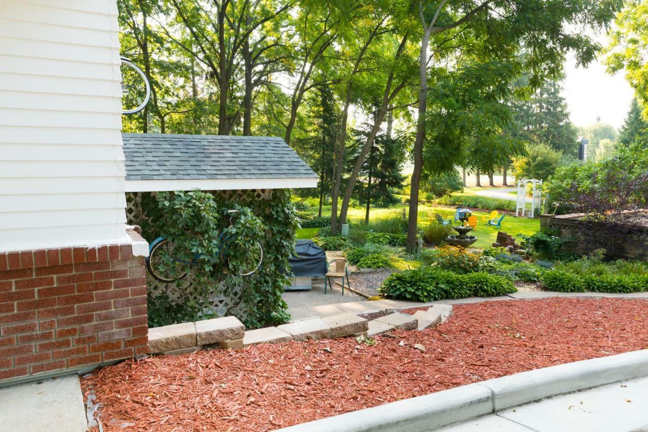 Oak Park Inn Whitehall Exterior photo