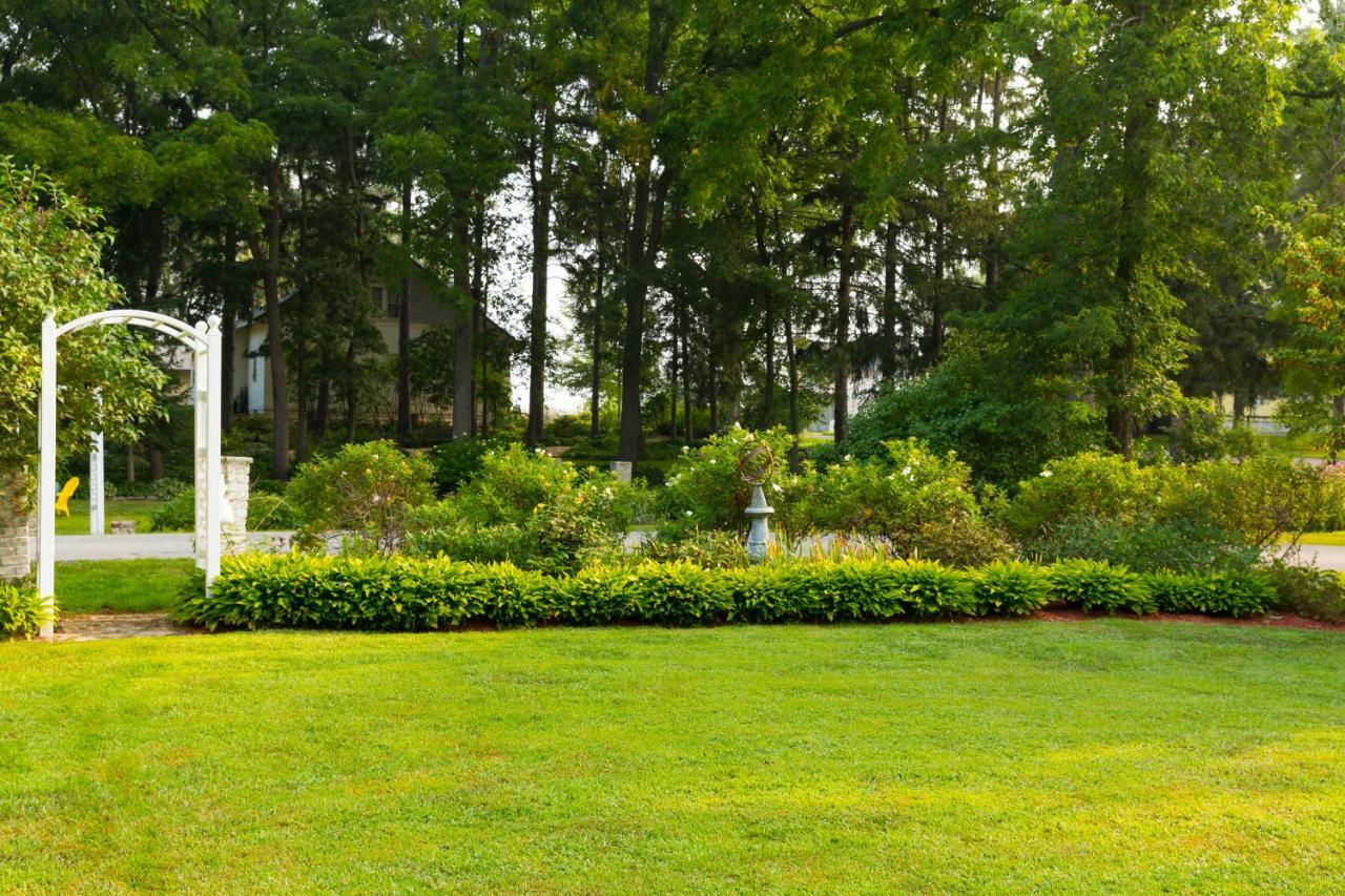Oak Park Inn Whitehall Exterior photo