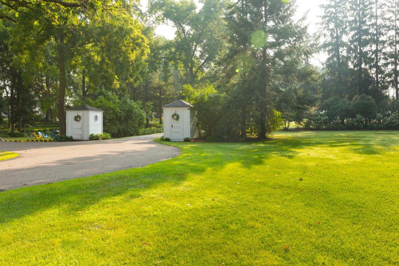 Oak Park Inn Whitehall Exterior photo
