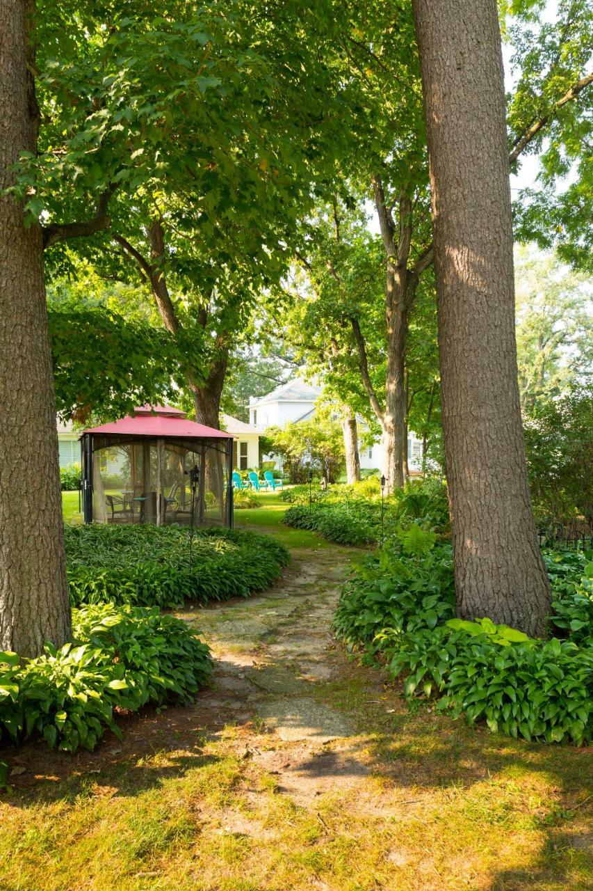 Oak Park Inn Whitehall Exterior photo