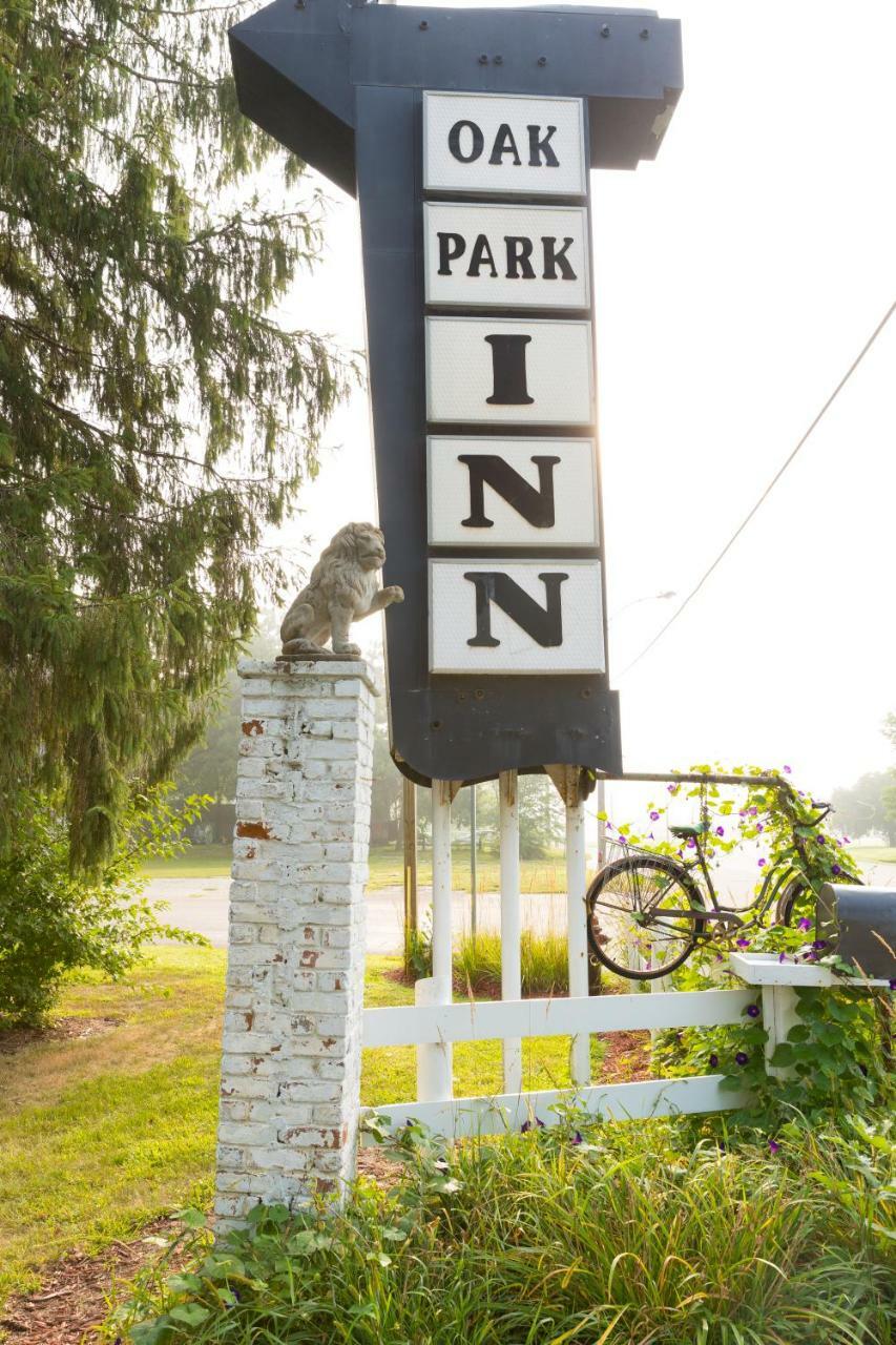 Oak Park Inn Whitehall Exterior photo