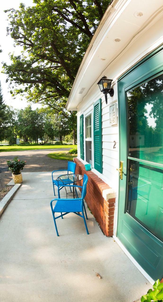 Oak Park Inn Whitehall Exterior photo
