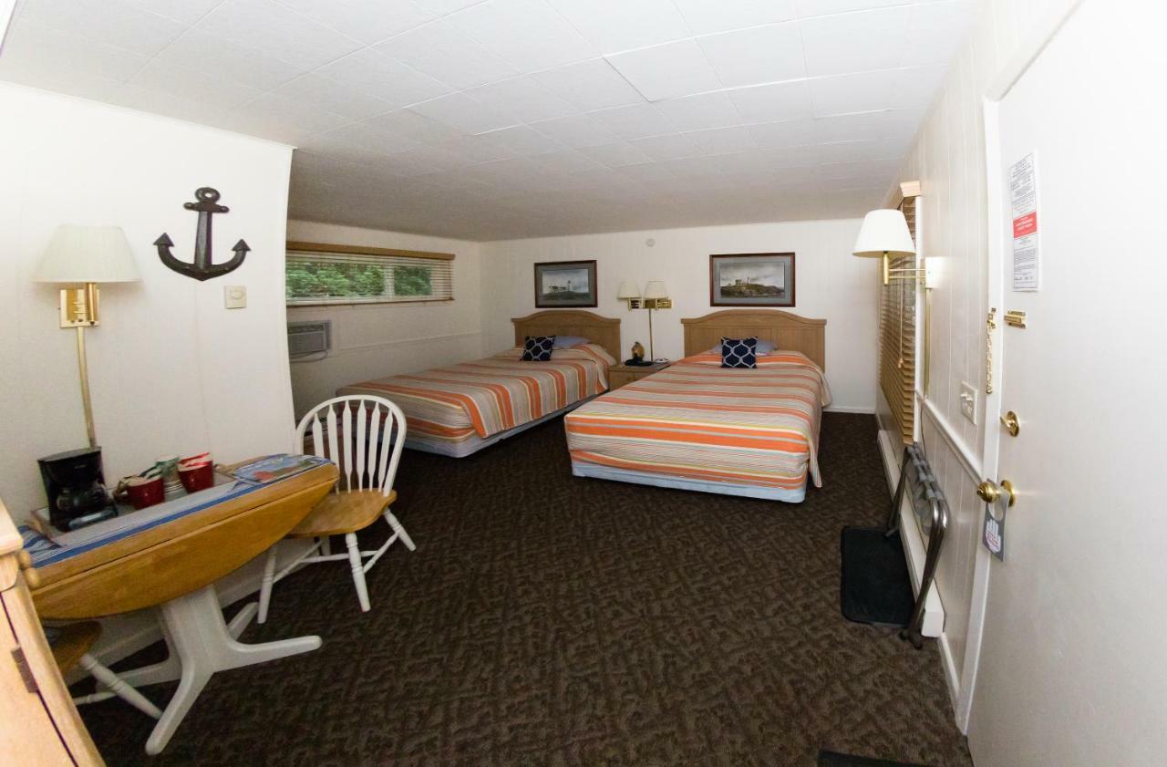 Oak Park Inn Whitehall Exterior photo